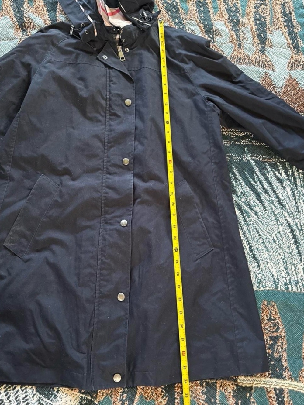 Burberry Women's Black Trench Coat with Check Cuff Detail Size 6 - Picture 4 of 5